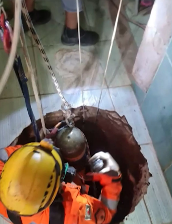 Man dies after falling down 130ft hole he dug in his kitchen after dreaming gold was buried there